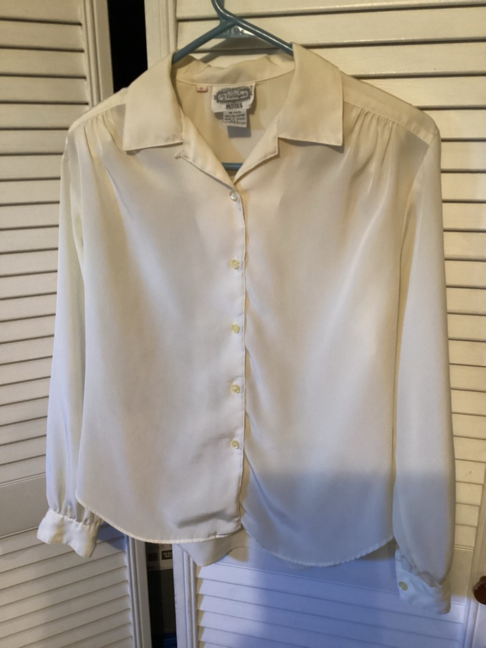 Ladies button up long sleeve blouse